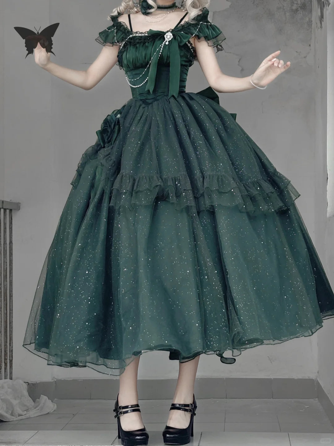 geek charming prom dress Teenage Geek Girl Attends Prom in ARROW Inspired Dress GeekTyrant