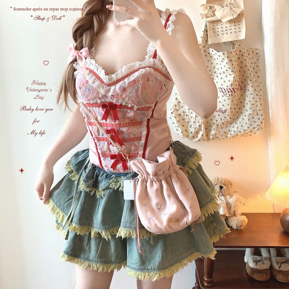 Person wearing a vintage-style outfit with a green skirt and pink top, holding a pink bag.