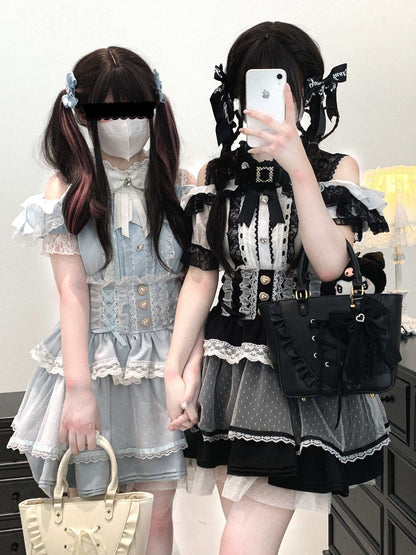Two people wearing Jirai Kei fashion outfits with accessories.