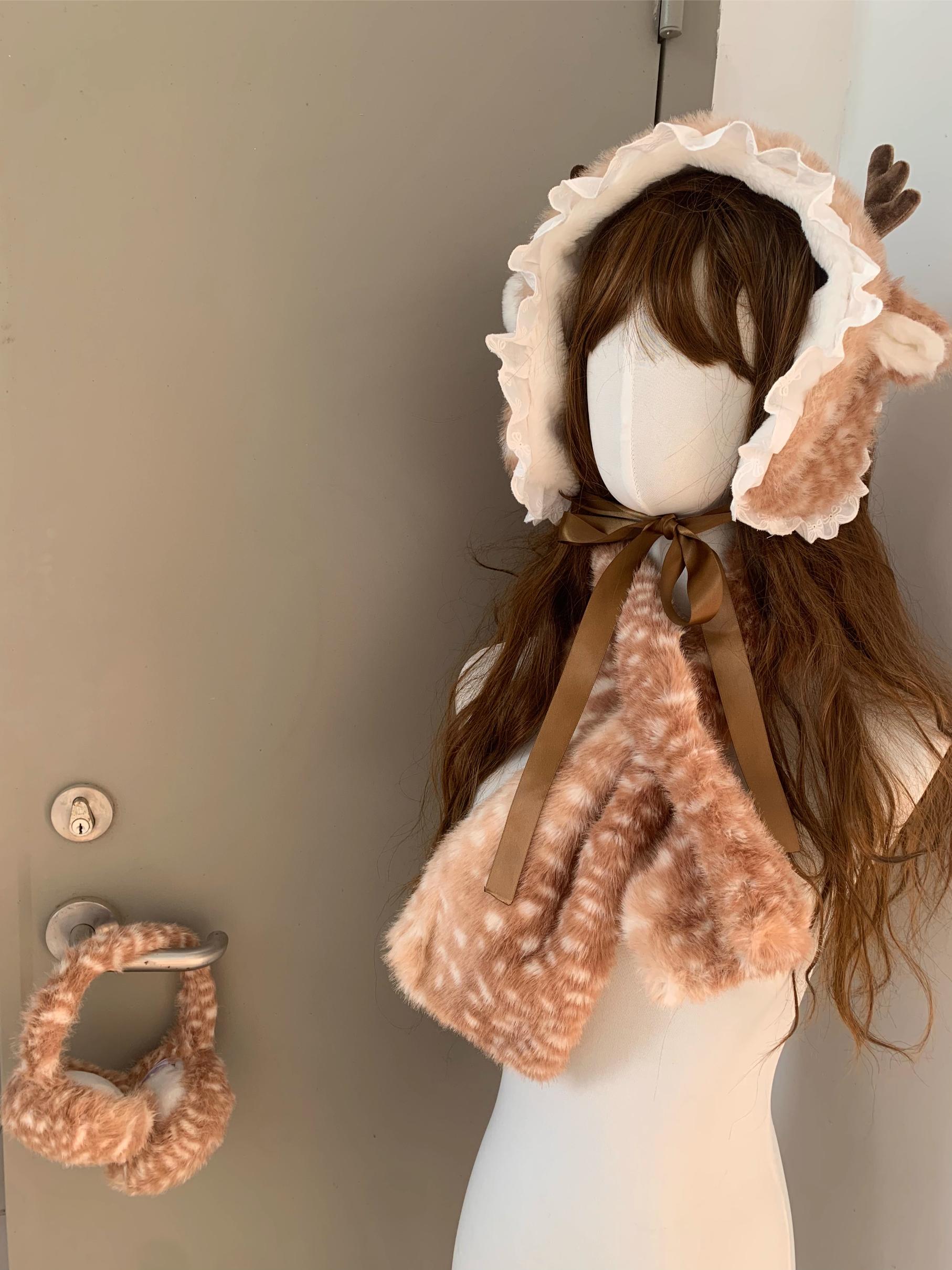 Mannequin wearing a fur-trimmed bonnet and matching headband against a neutral background