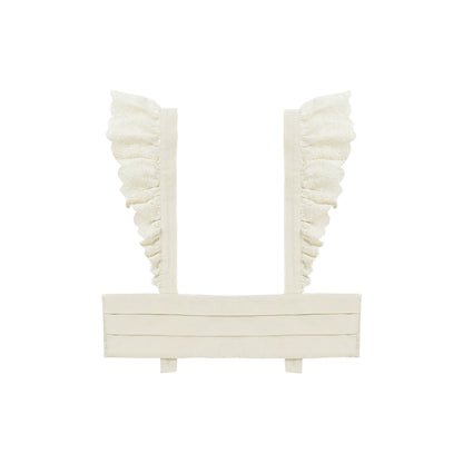 Decorative letter 'L' with ruffled edges on a white background